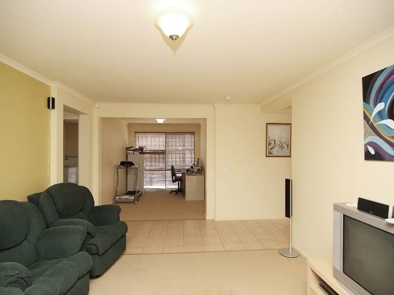 4 Earl Grove, Craigieburn VIC 3064