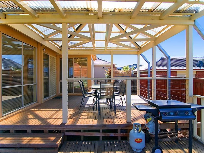 4 Earl Grove, Craigieburn VIC 3064