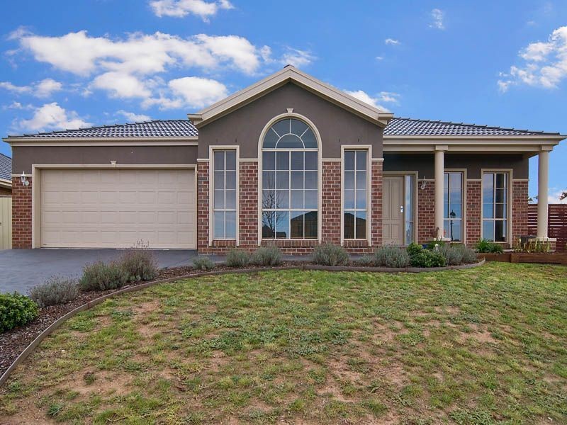 11 St.Cloud Green, Craigieburn VIC 3064