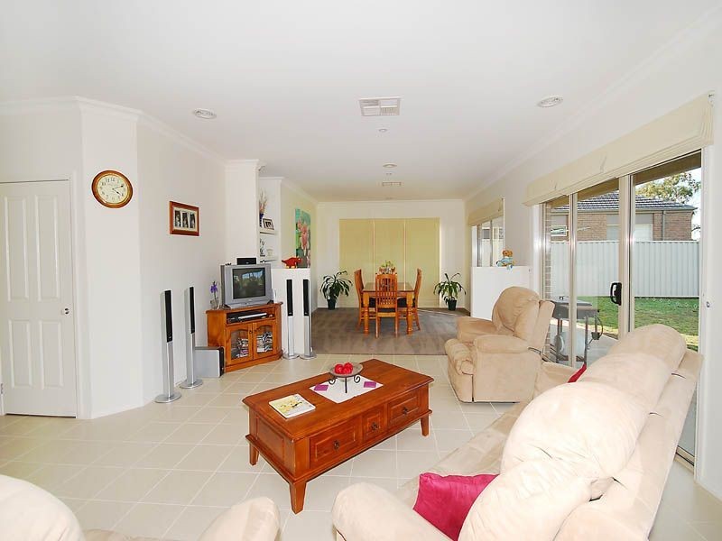 11 St.Cloud Green, Craigieburn VIC 3064