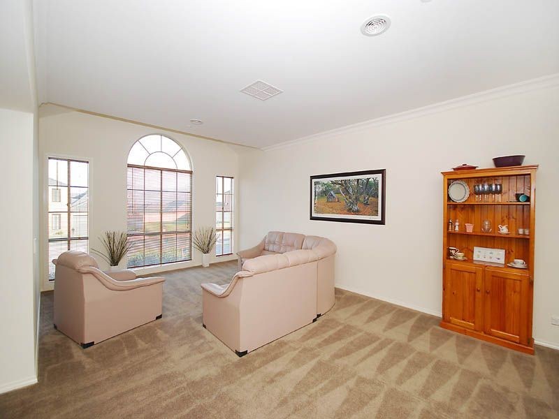11 St.Cloud Green, Craigieburn VIC 3064