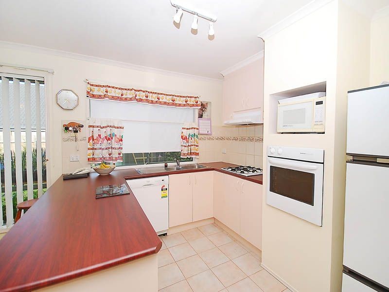 10 Heytesbury Crescent, Craigieburn VIC 3064