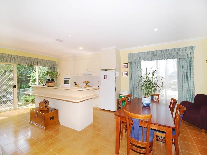 12 Shearwater Place, Craigieburn VIC 3064