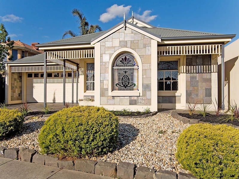 106 Rossiter Avenue, Roxburgh Park VIC 3064