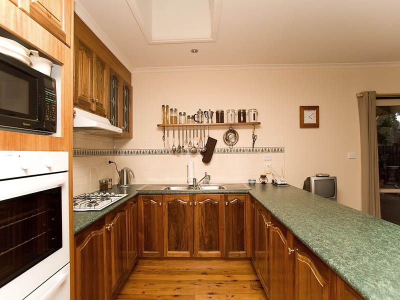 106 Rossiter Avenue, Roxburgh Park VIC 3064