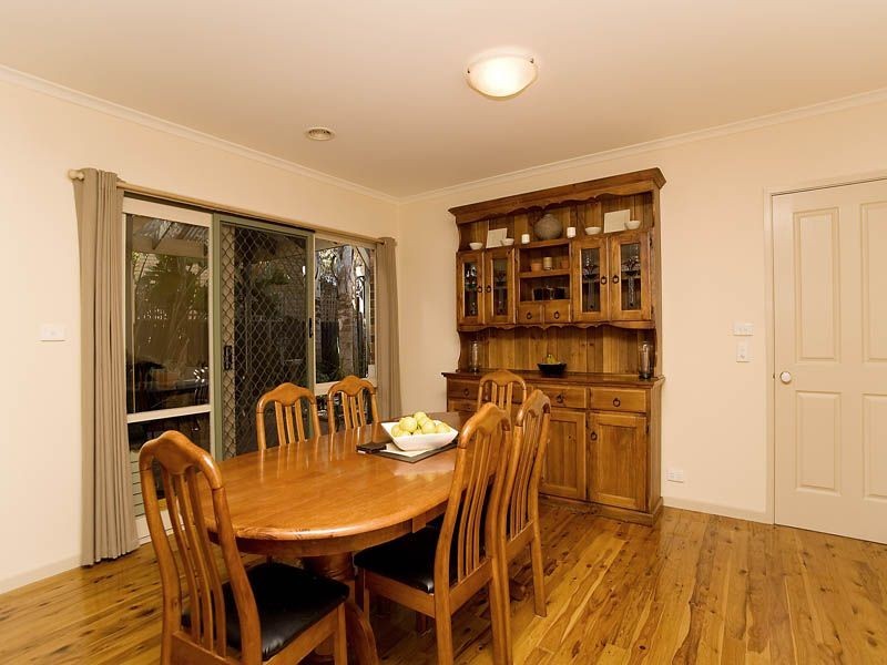 106 Rossiter Avenue, Roxburgh Park VIC 3064