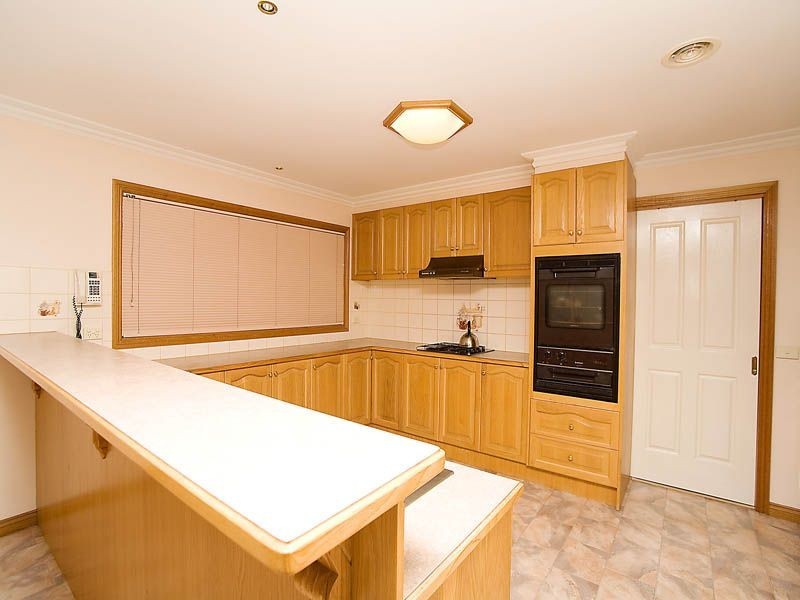 12 Egton Court, Craigieburn VIC 3064