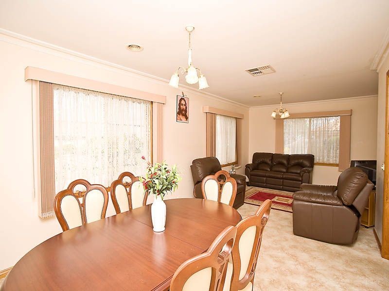12 Egton Court, Craigieburn VIC 3064