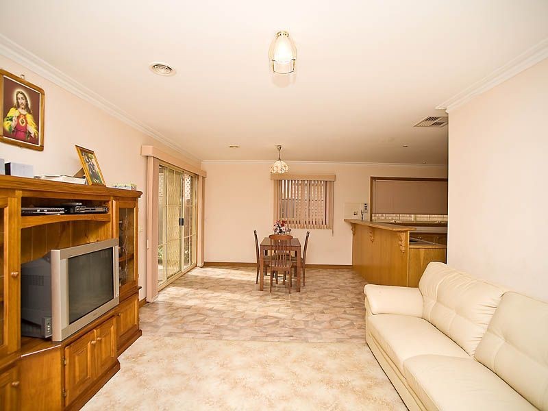 12 Egton Court, Craigieburn VIC 3064