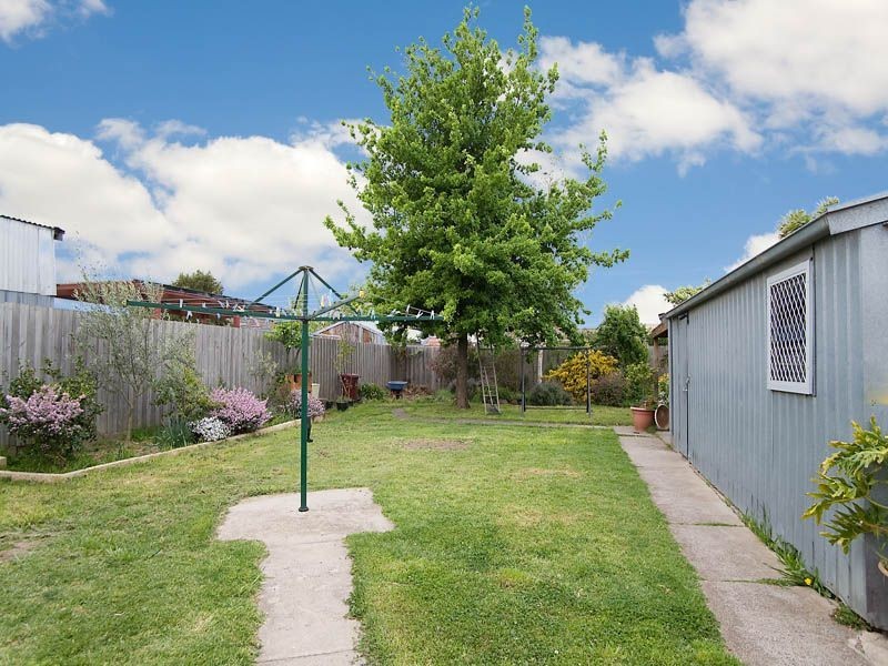 2  Valley Court, Craigieburn VIC 3064