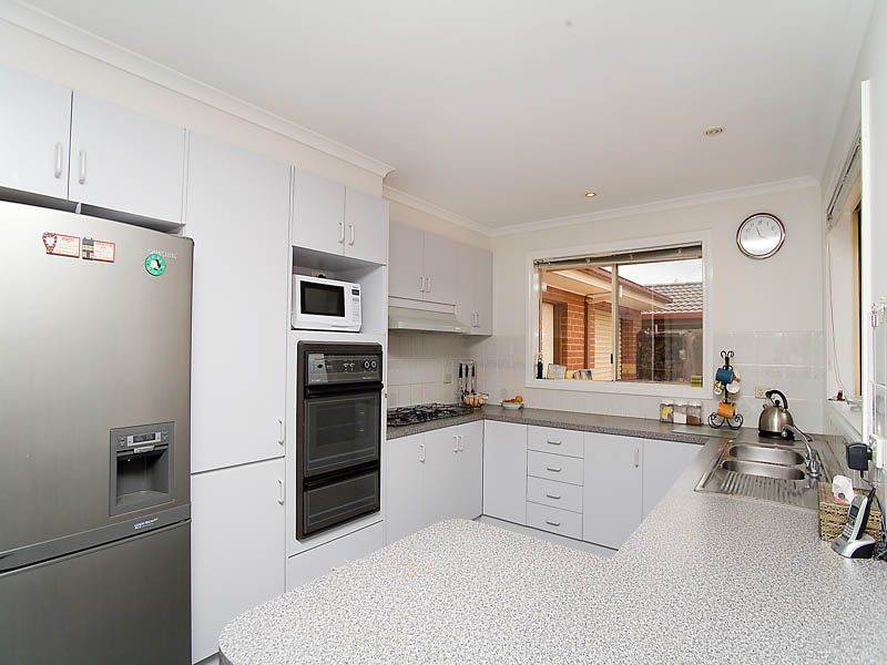 10 Verwood Court, Craigieburn VIC 3064