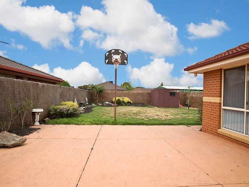 10 Verwood Court, Craigieburn VIC 3064