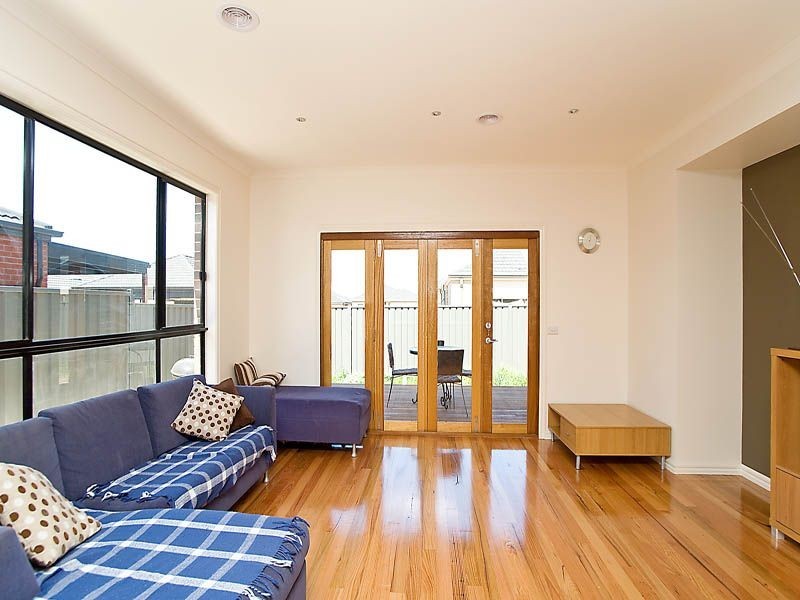 30 Mallacoota Way, Craigieburn VIC 3064