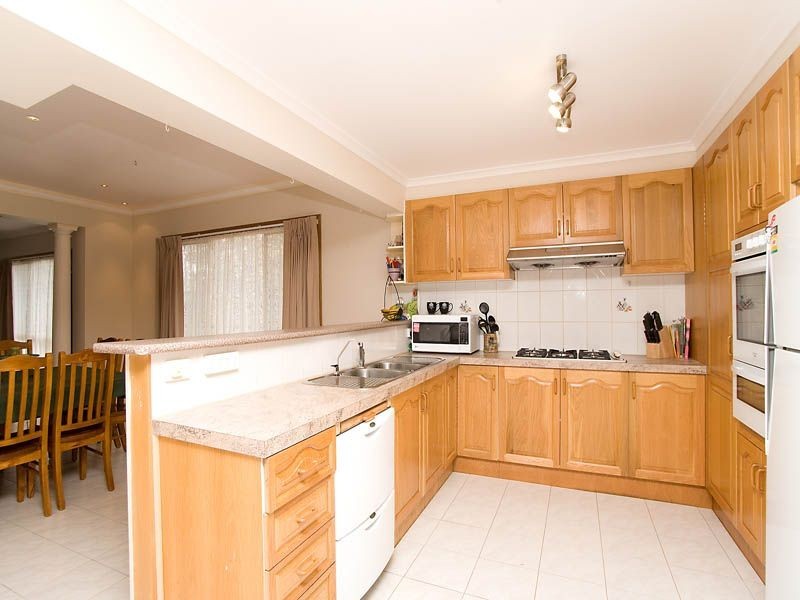 7 Pembroke Crescent, Craigieburn VIC 3064
