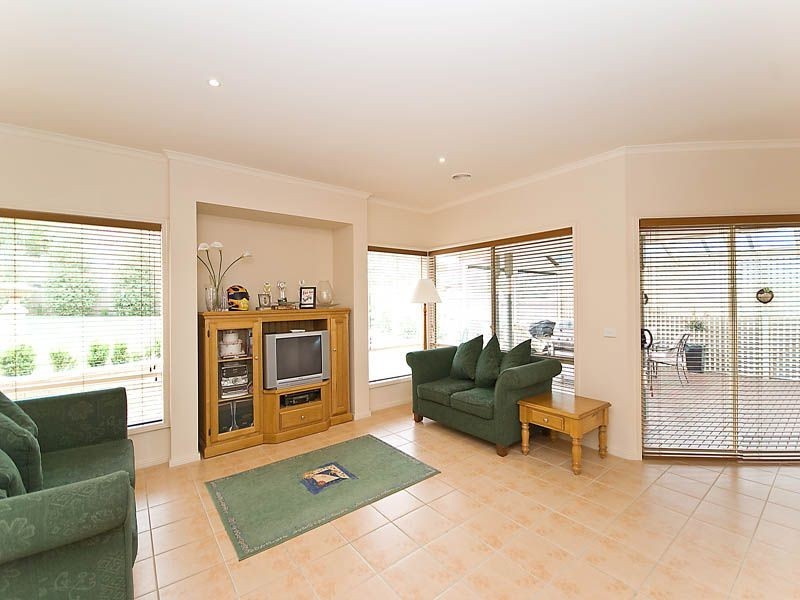 2 Crestmont Terrace, Craigieburn VIC 3064