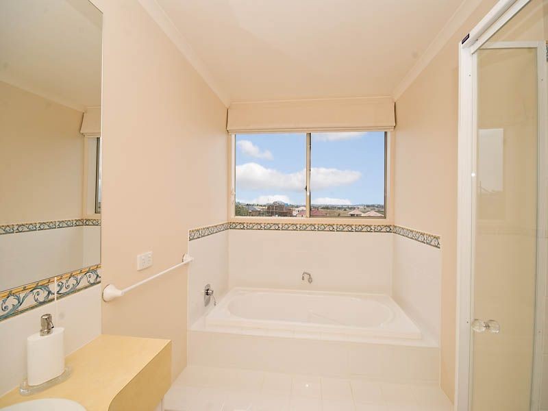 2 Crestmont Terrace, Craigieburn VIC 3064