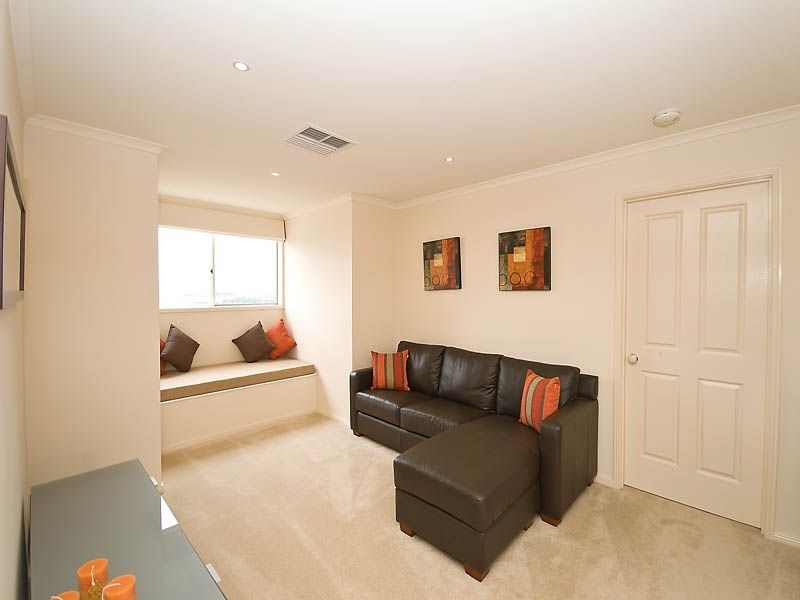 2 Crestmont Terrace, Craigieburn VIC 3064