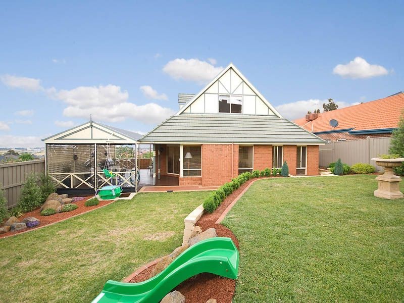 2 Crestmont Terrace, Craigieburn VIC 3064