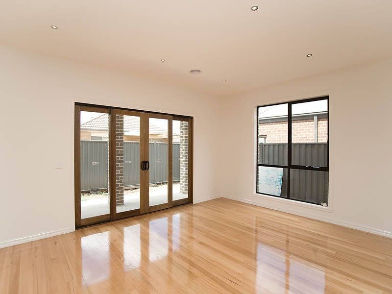 27 Mallacoota Way, Craigieburn VIC 3064