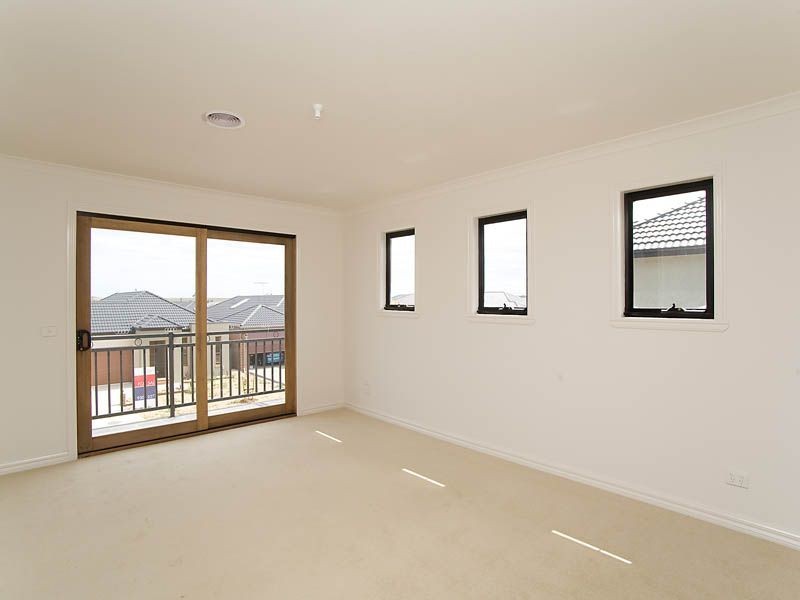 27 Mallacoota Way, Craigieburn VIC 3064