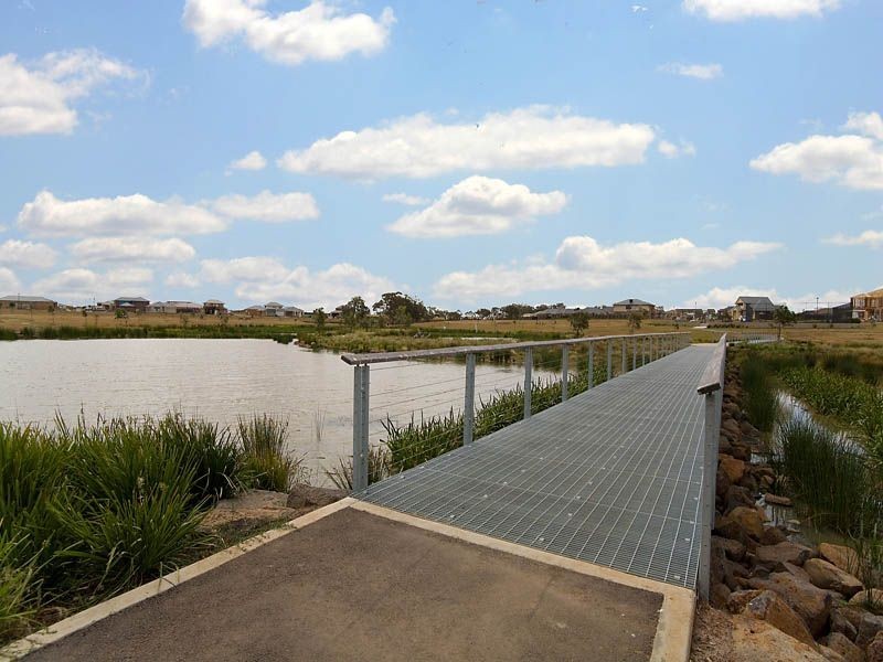 27 Mallacoota Way, Craigieburn VIC 3064