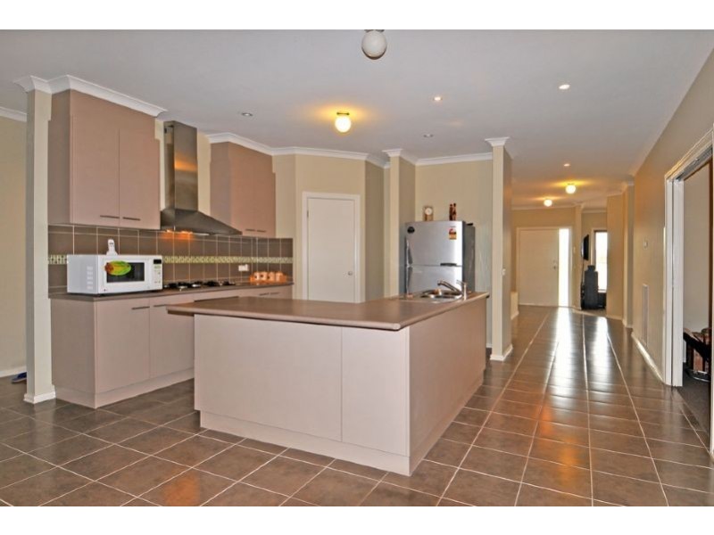 31 Bellfield Drive, Craigieburn VIC 3064