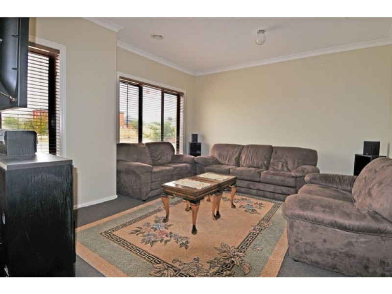 31 Bellfield Drive, Craigieburn VIC 3064
