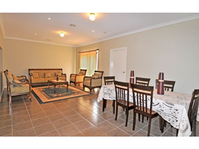 31 Bellfield Drive, Craigieburn VIC 3064