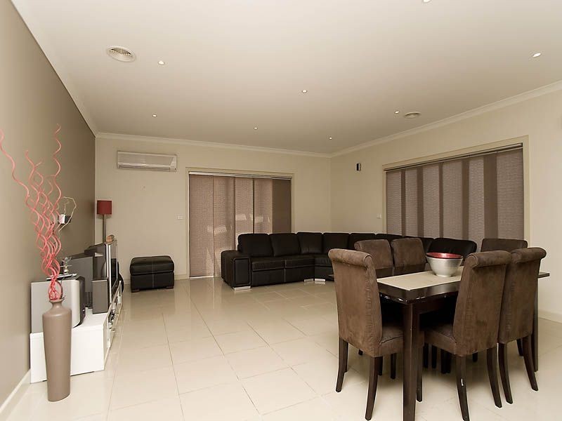 35  Coronet Avenue, Roxburgh Park VIC 3064