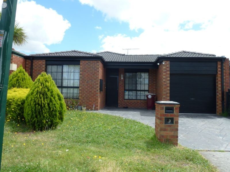 35 Rostron Way, Roxburgh Park VIC 3064