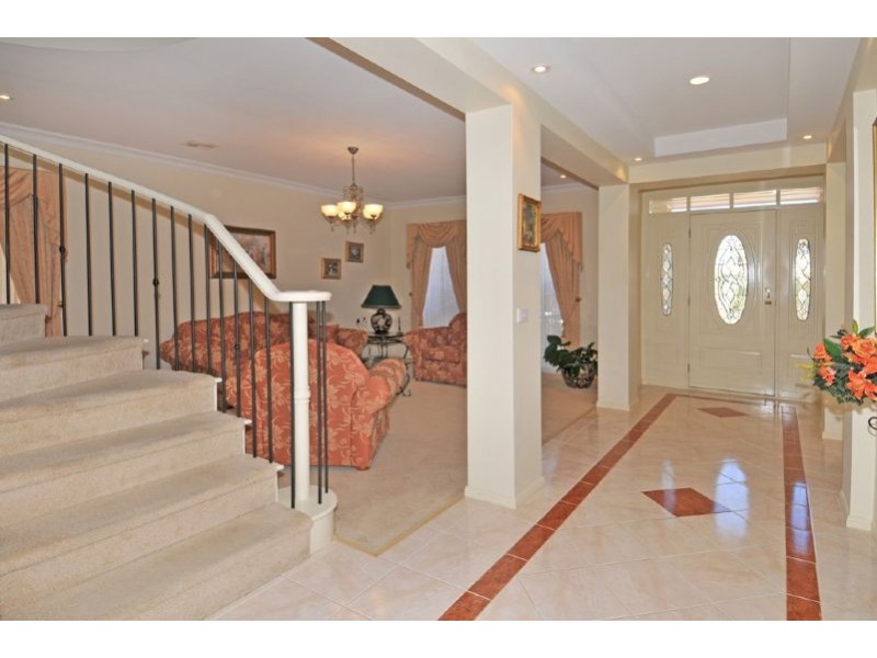 12 Hunter Avenue, Roxburgh Park VIC 3064