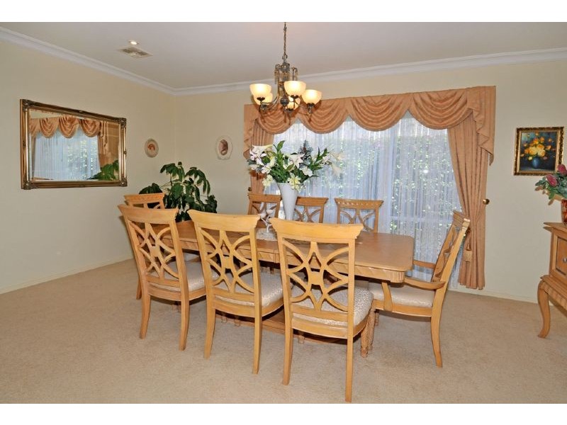 12 Hunter Avenue, Roxburgh Park VIC 3064