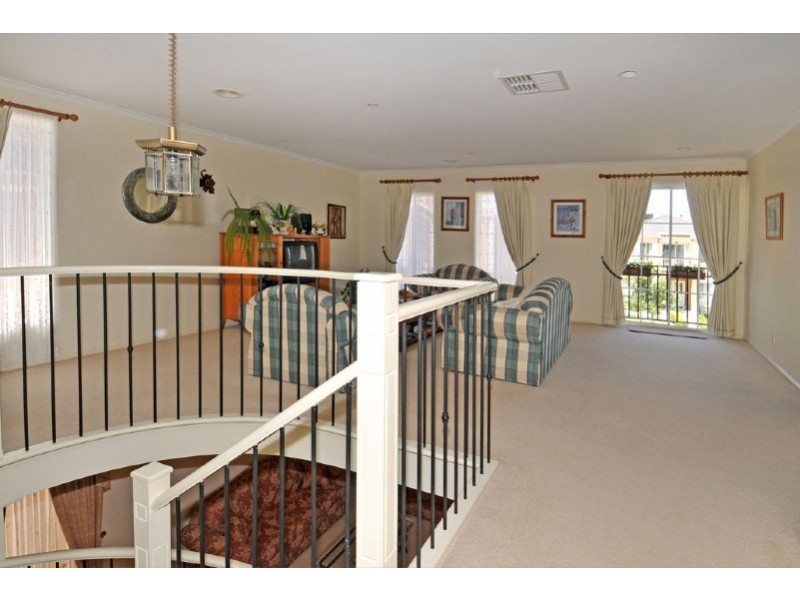 12 Hunter Avenue, Roxburgh Park VIC 3064