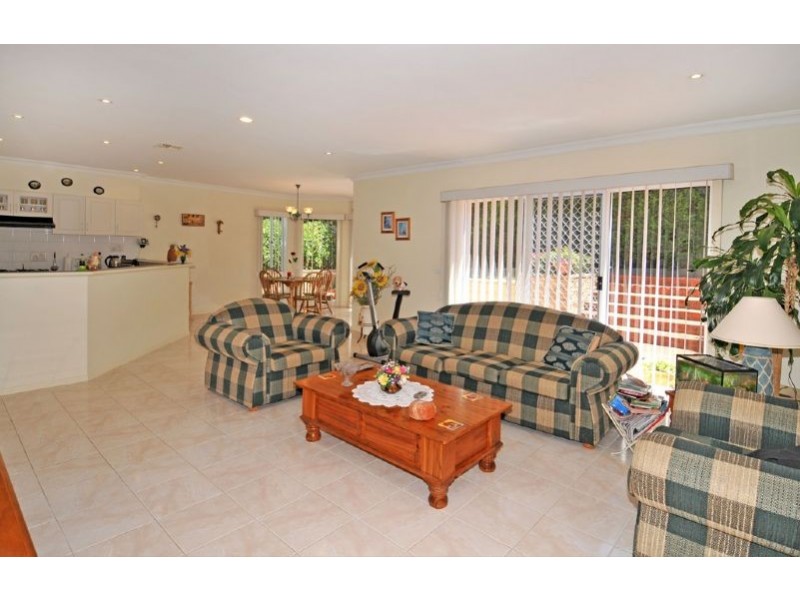 12 Hunter Avenue, Roxburgh Park VIC 3064