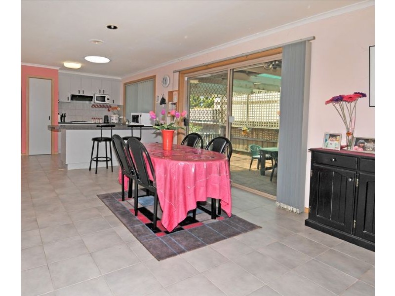 41 Yarcombe Crescent, Craigieburn VIC 3064