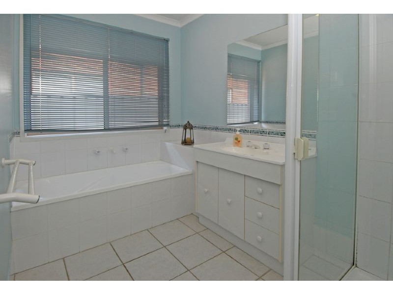 29 Woodlea Crescent, Craigieburn VIC 3064