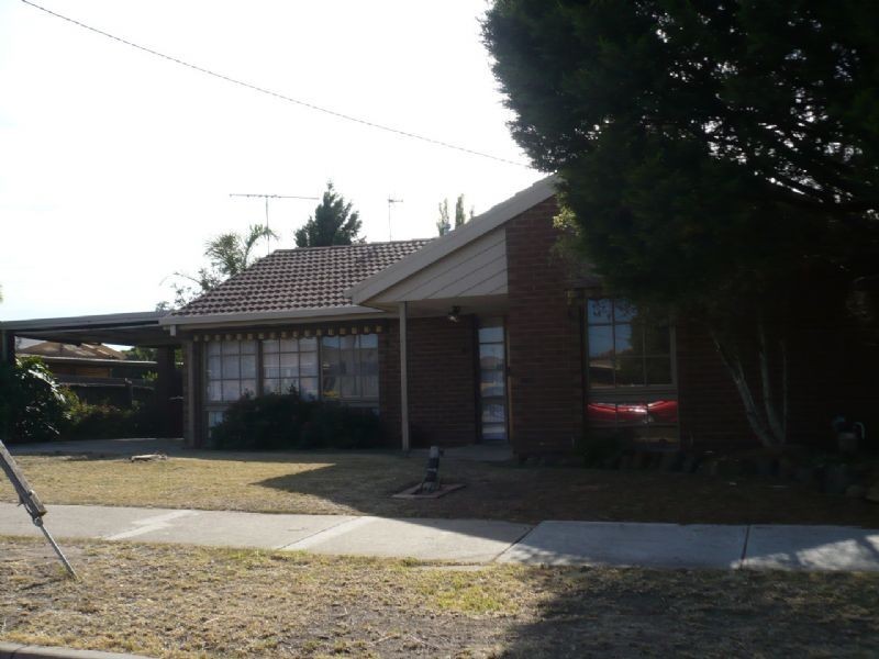 2 Banbury Cres, Craigieburn VIC 3064