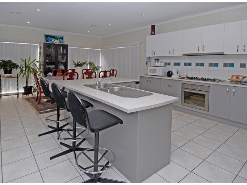 10 Explorers Place, Craigieburn VIC 3064