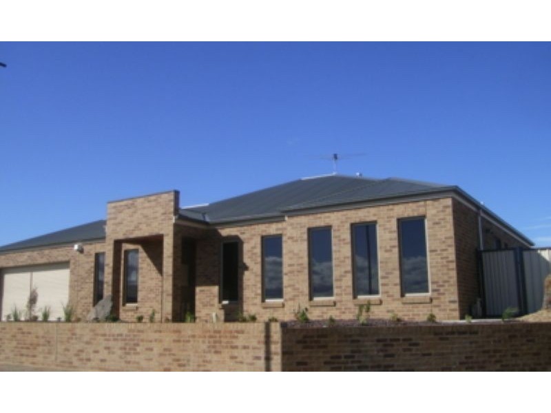 1/22 Statesman Drive, Melton VIC 3337