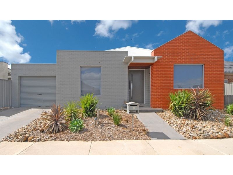 3 Eades Way, Craigieburn VIC 3064