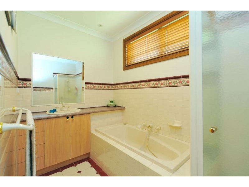 17 Kennedy Parade, Roxburgh Park VIC 3064