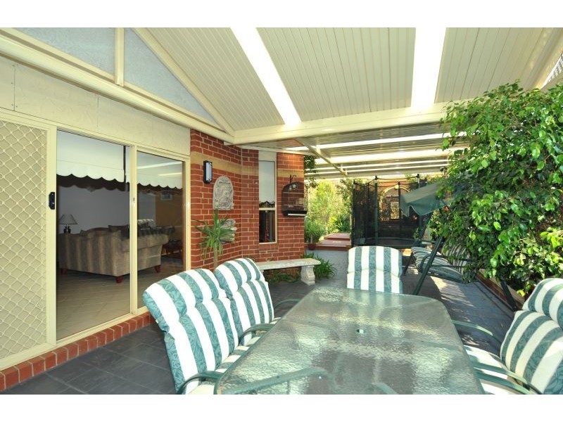17 Kennedy Parade, Roxburgh Park VIC 3064