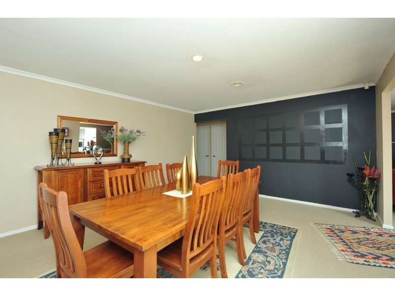 Roxburgh Park VIC 3064