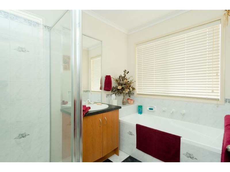 15 Elmwood Place, Craigieburn VIC 3064