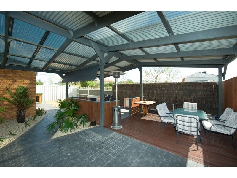 15 Elmwood Place, Craigieburn VIC 3064