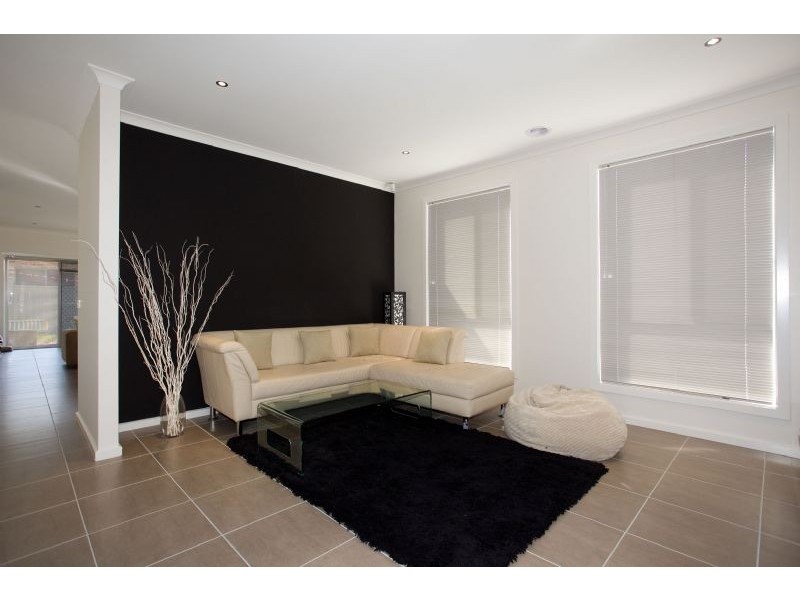 34 Kinglake Crescent, Craigieburn VIC 3064