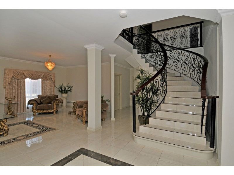 1 Avonlea Court, Roxburgh Park VIC 3064