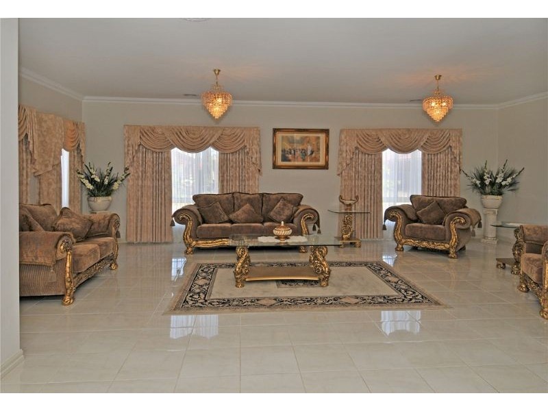 1 Avonlea Court, Roxburgh Park VIC 3064