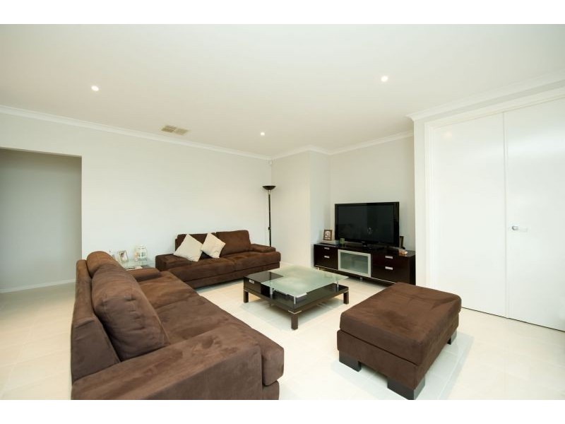 27 Beechworth Avenue, Greenvale VIC 3059