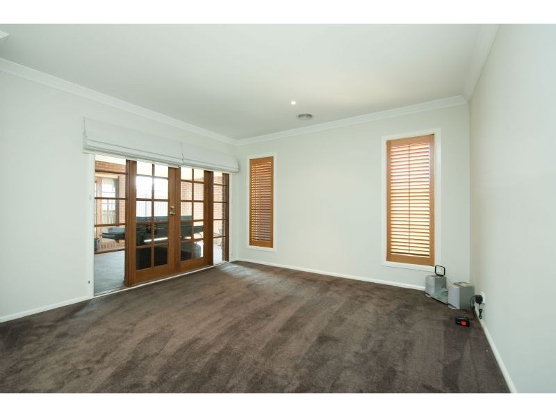 27 Beechworth Avenue, Greenvale VIC 3059